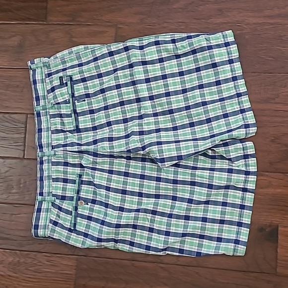 Izod Saltwater men's blue & green plaid flat front shorts size 38 - Picture 2 of 7
